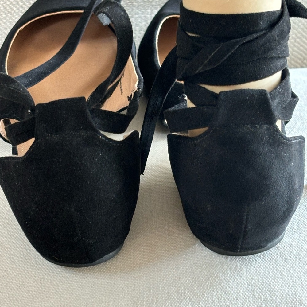 Esprit women’s black flat shoes with lace up ties.  Size 7.5 - Picture 10 of 14